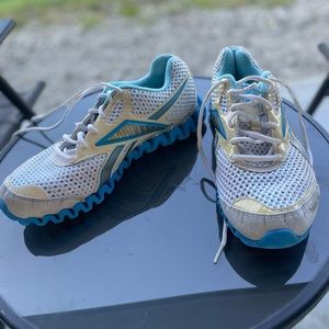 Reebok Reliable Zignano Stable Fit athletic shoes sz 9.5 blue and white mesh